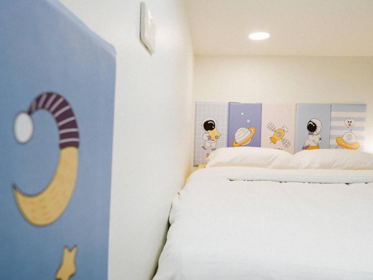 Bloomin' Moon Hostel & Cafe, Chiang Mai Old Town Dış mekan fotoğraf