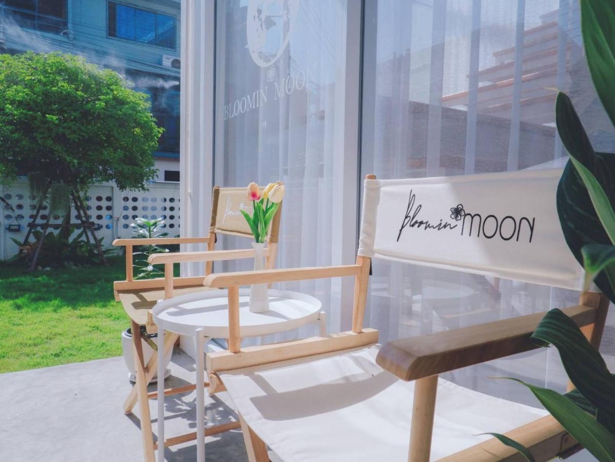 Bloomin' Moon Hostel & Cafe, Chiang Mai Old Town Dış mekan fotoğraf
