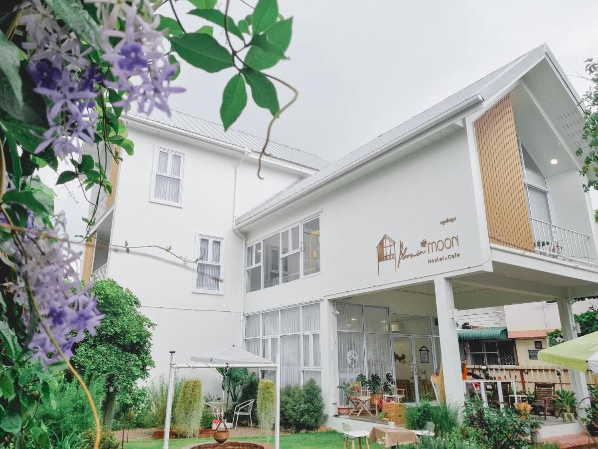 Bloomin' Moon Hostel & Cafe, Chiang Mai Old Town Dış mekan fotoğraf